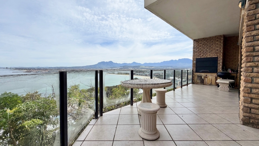 3 Bedroom Property for Sale in Mountainside Western Cape
